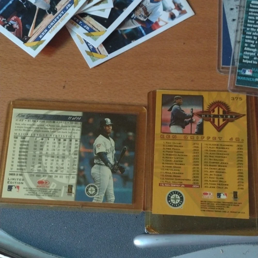 Ken Griffey Jr BB Cards Lot - Picture 3 of 4